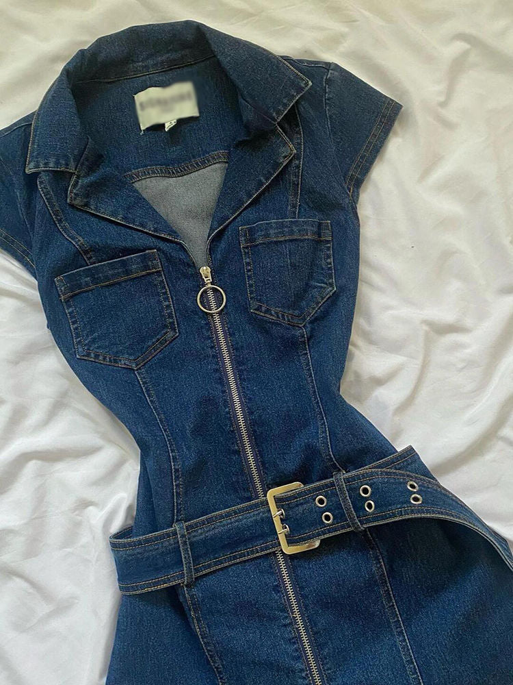Y2K-style sleeveless, fitted, waist-cinching denim dress
