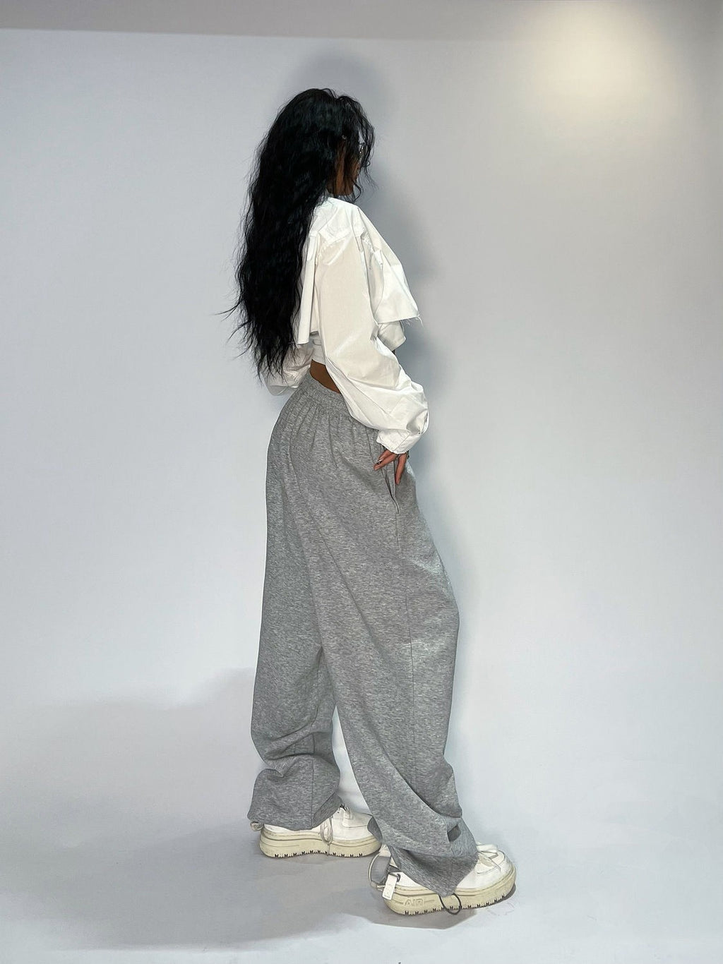 Y2K wide-leg loose-fit casual sweatpants.