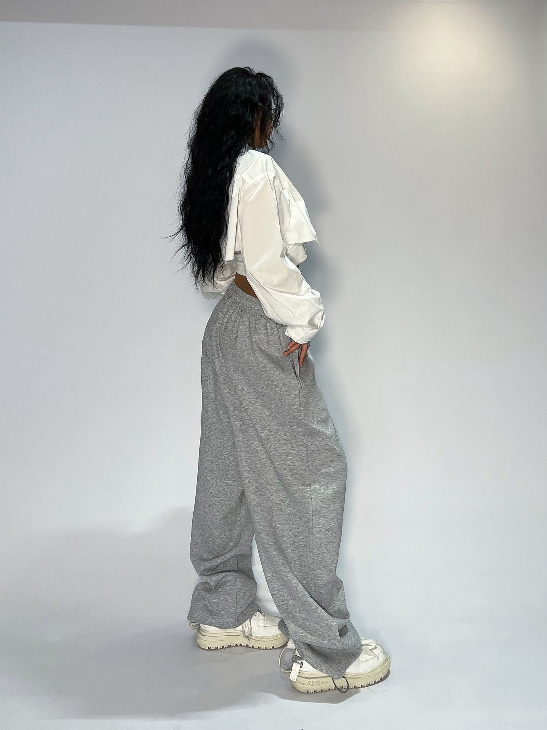 Y2K wide-leg loose-fit casual sweatpants.