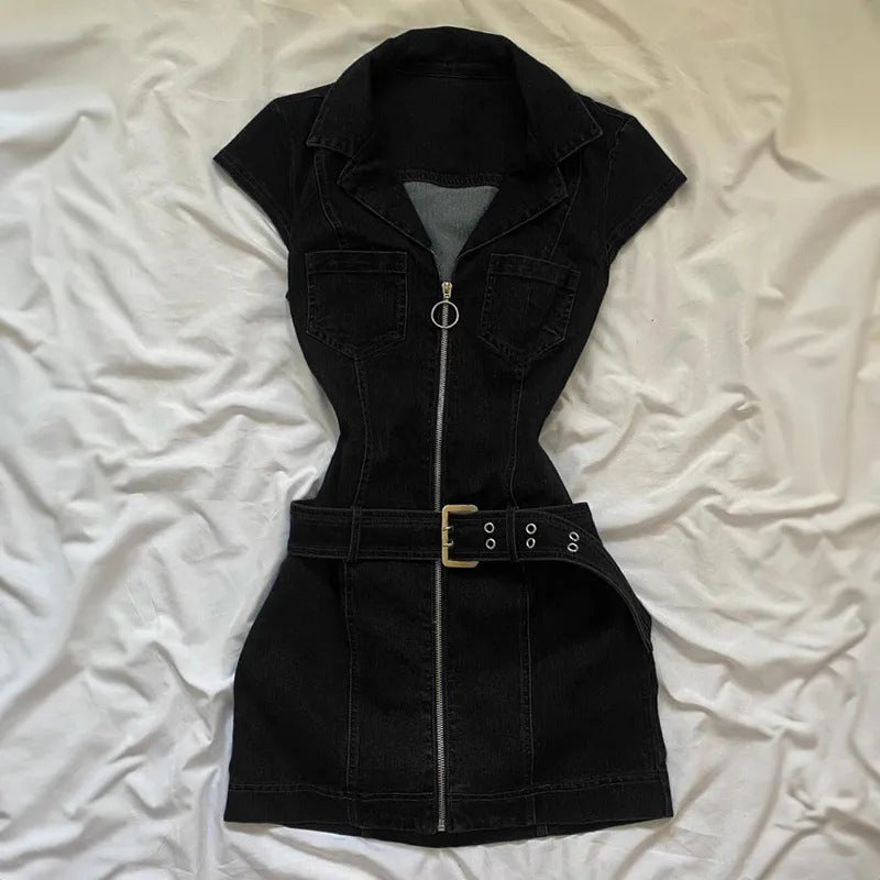 Y2K-style sleeveless, fitted, waist-cinching denim dress