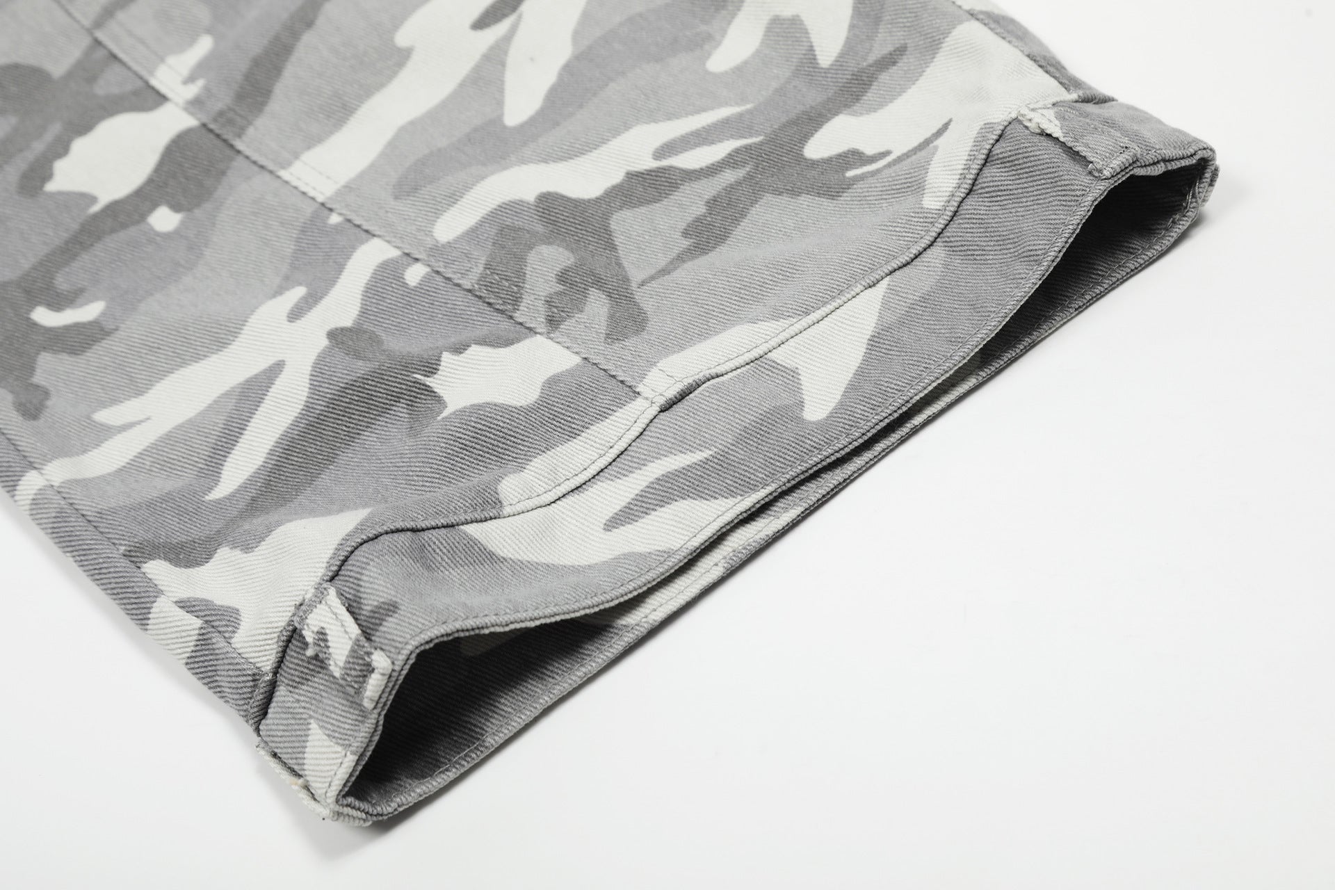 YAVIORA Gray and White Camouflage Cargo Pants