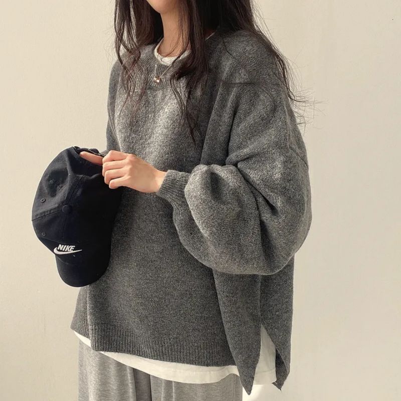 Solid-color, loose-fit, long-sleeve knit pullover with side slits