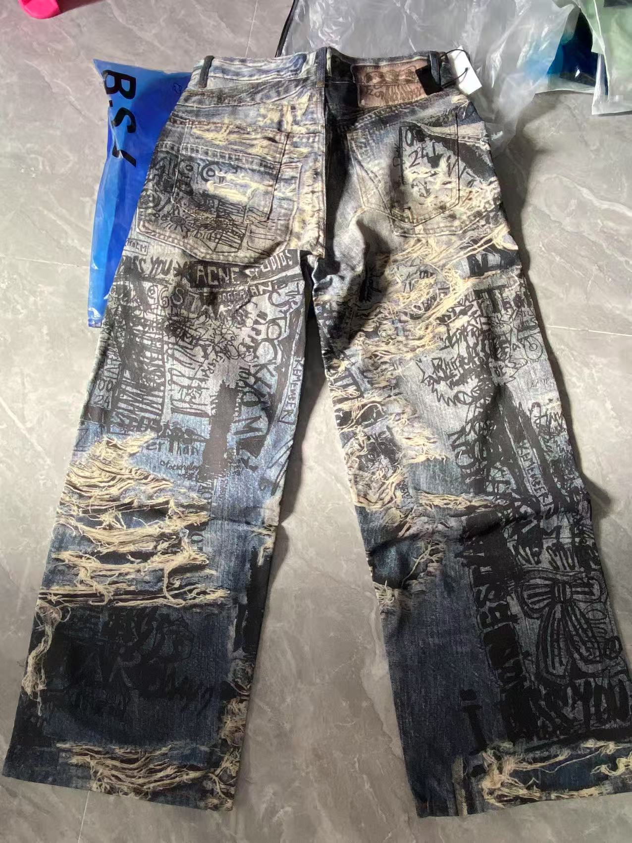 Y2K Graffiti-destructive 3D digital distressed jeans for men