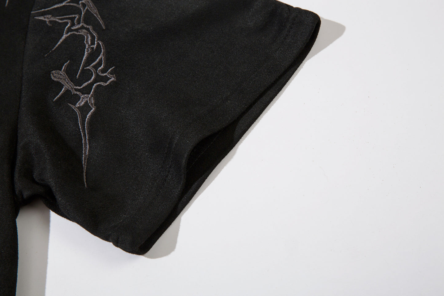 YAVIORA Besticktes Wildleder-T-Shirt