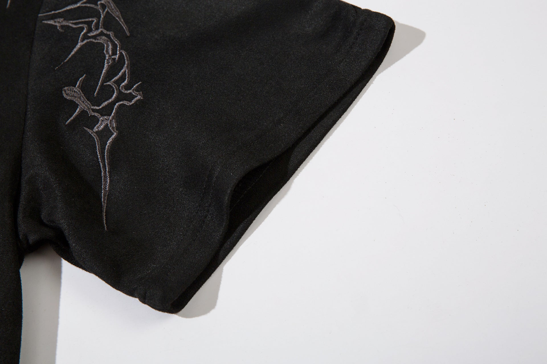 YAVIORA Besticktes Wildleder-T-Shirt