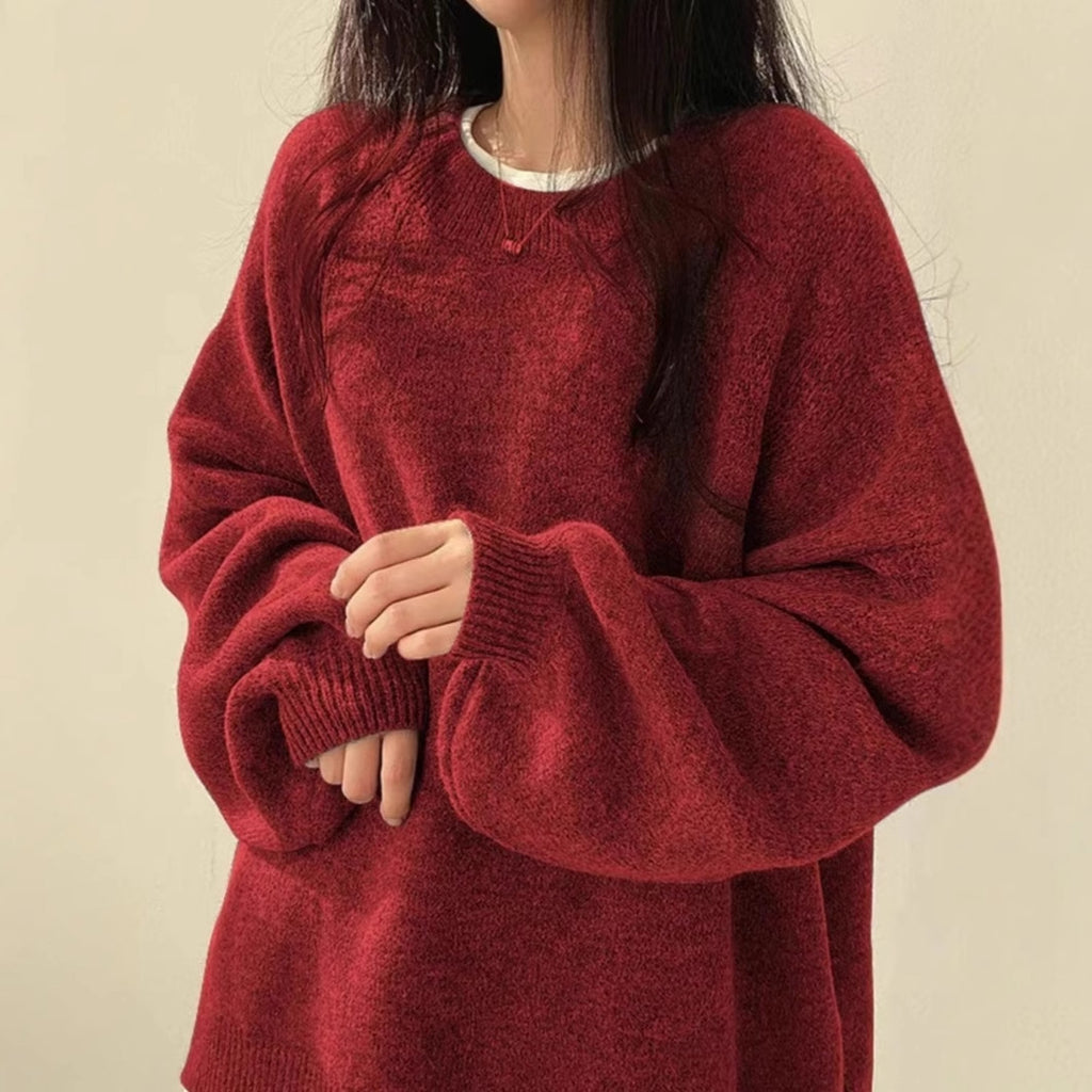 Solid-color, loose-fit, long-sleeve knit pullover with side slits