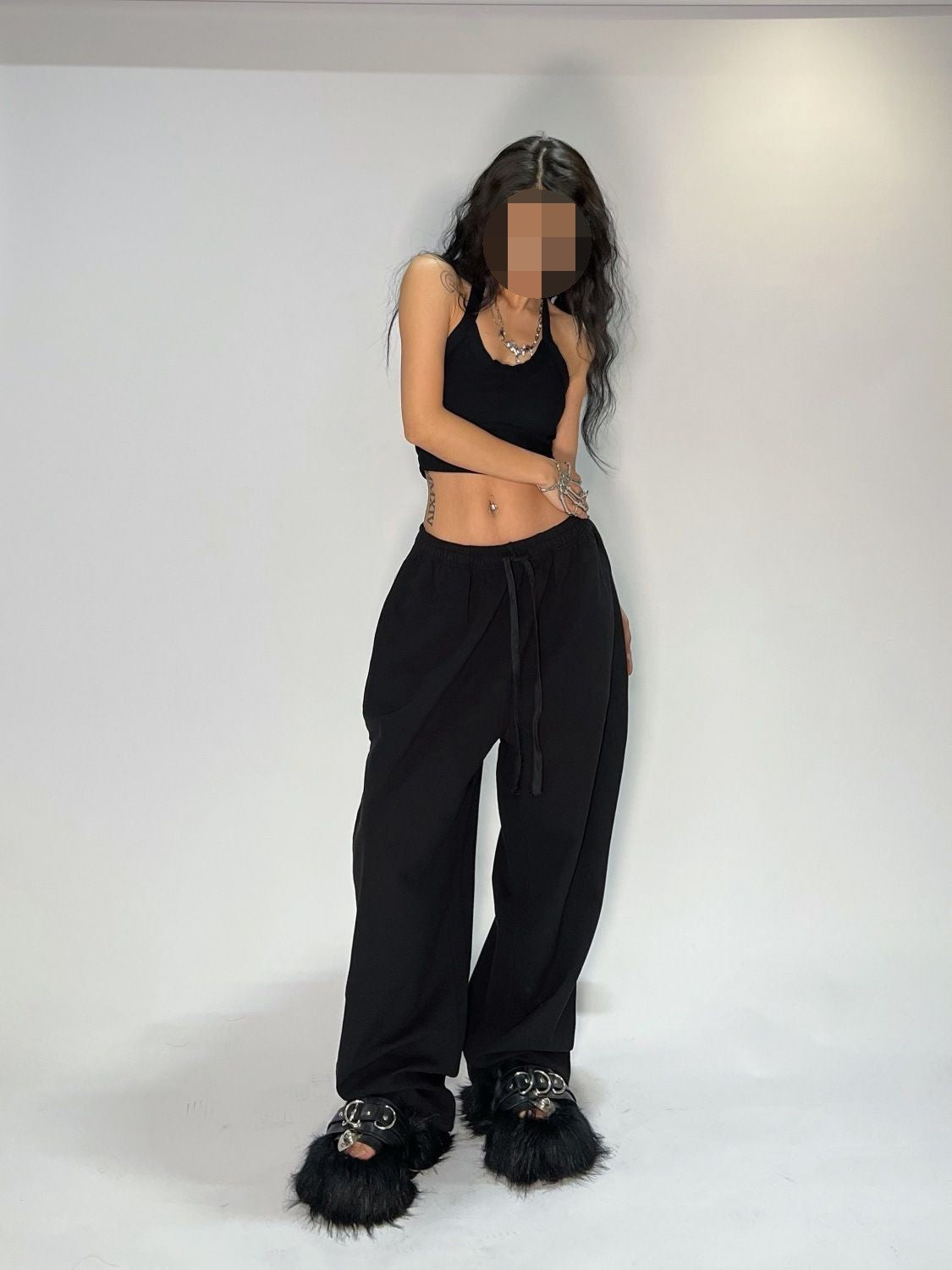 Y2K wide-leg loose-fit casual sweatpants.