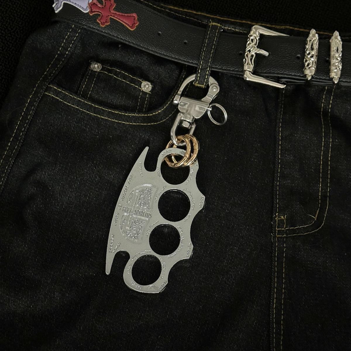 Yaviora Heavy-Duty Knuckle Duster Waist Pendant Keychain