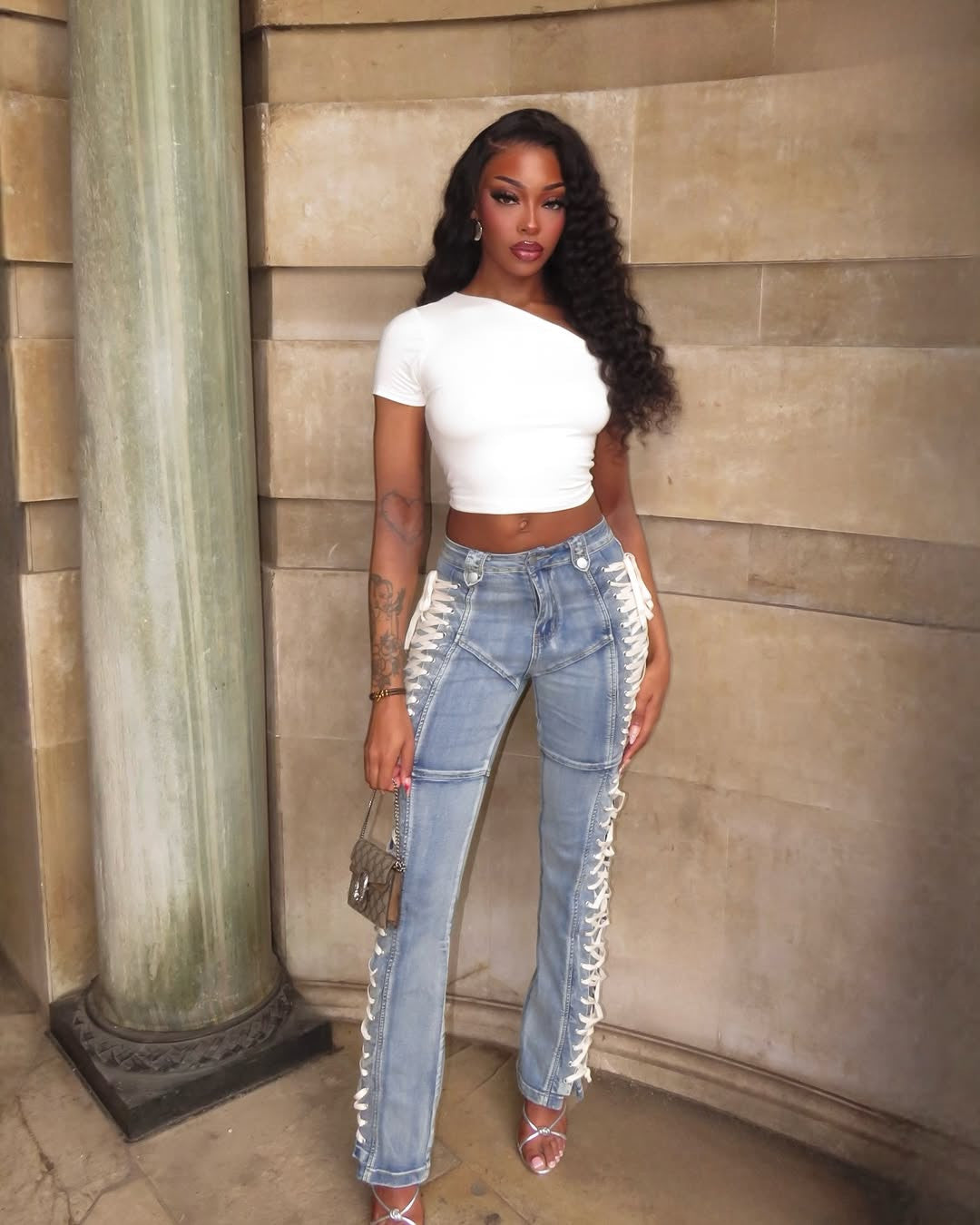 Y2K-style high-waisted, slim-fit lace-up bootcut jeans