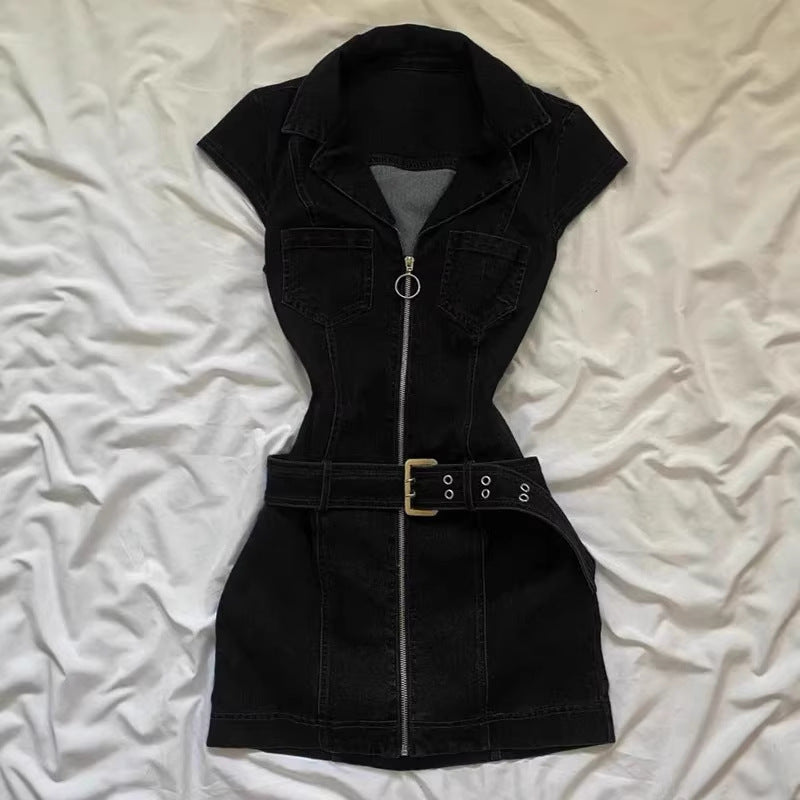 Y2K-style sleeveless, fitted, waist-cinching denim dress
