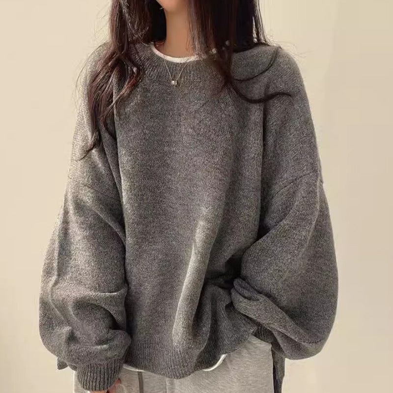 Solid-color, loose-fit, long-sleeve knit pullover with side slits