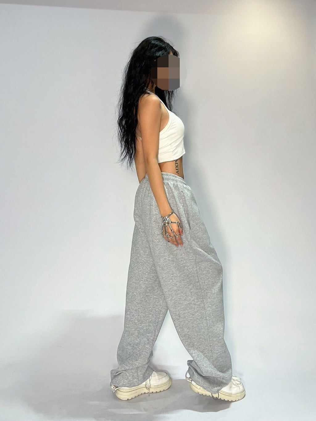 Y2K wide-leg loose-fit casual sweatpants.