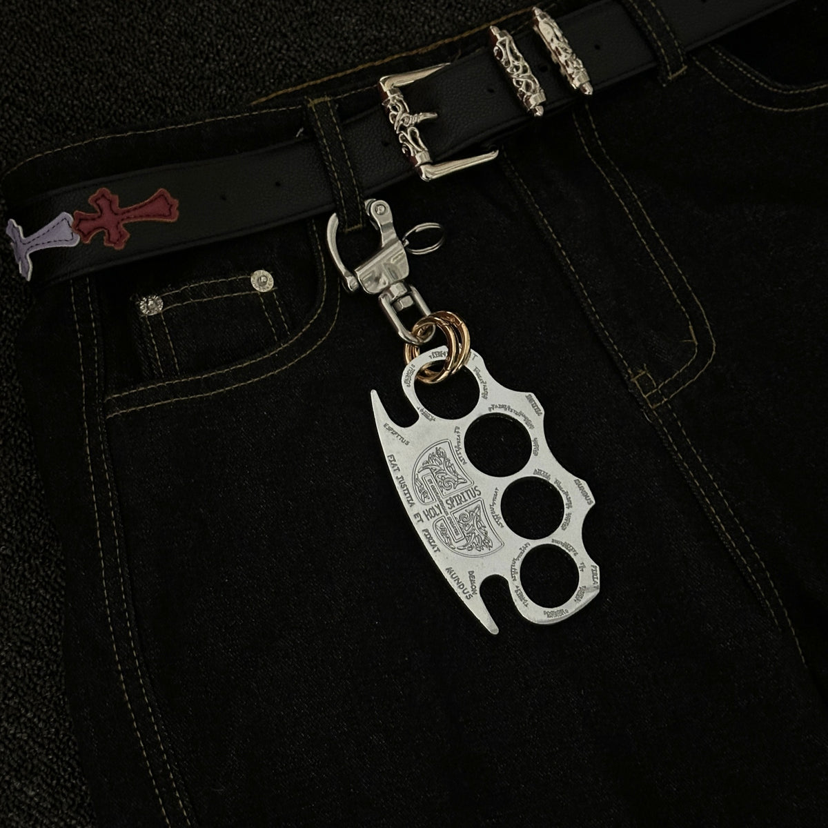 Yaviora Heavy-Duty Knuckle Duster Waist Pendant Keychain