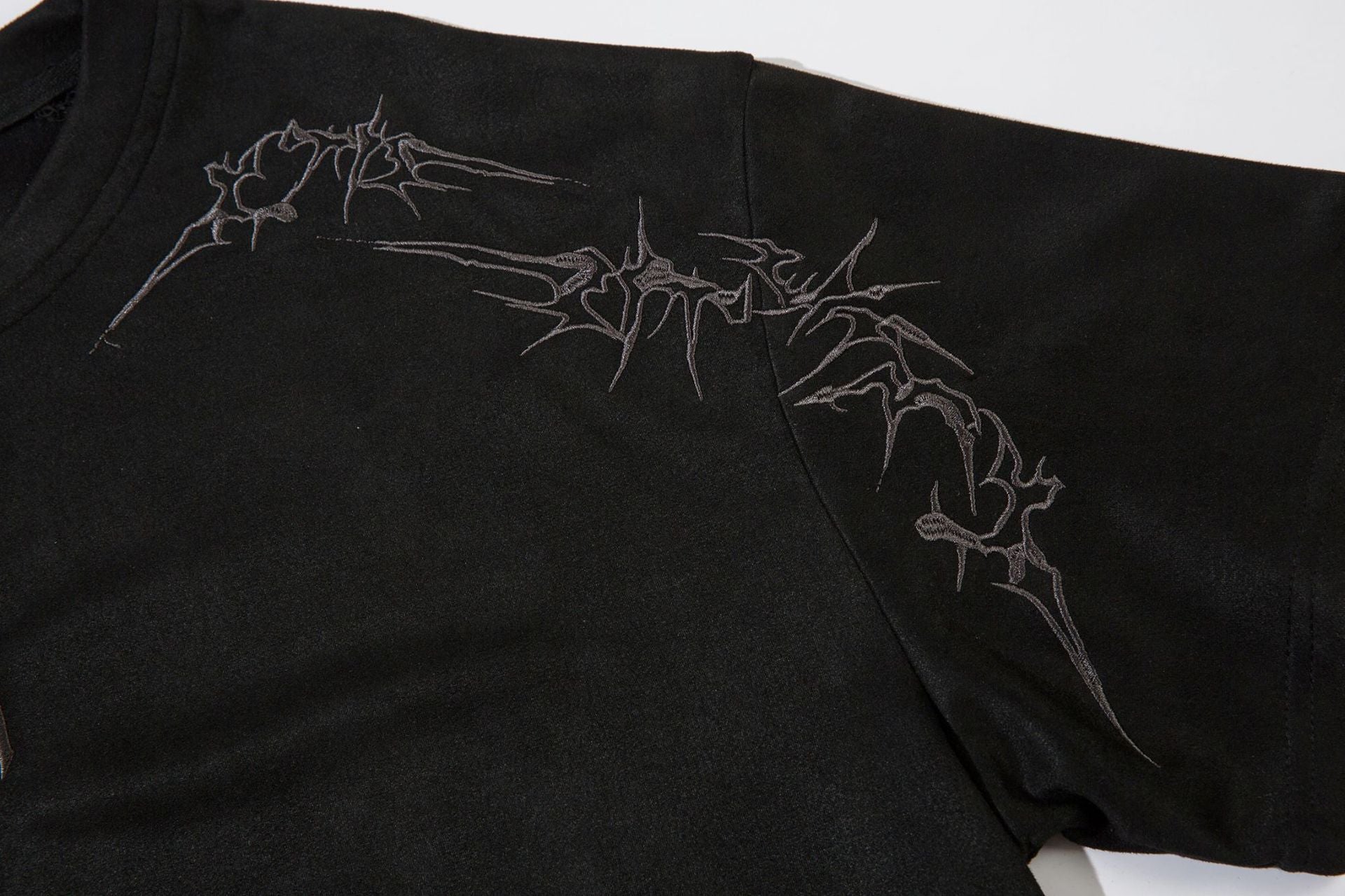 YAVIORA Besticktes Wildleder-T-Shirt